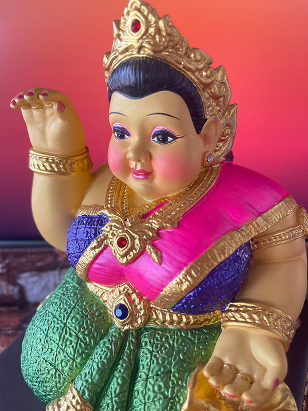 นางกวักอ้วนตุ้ยนุ้ย